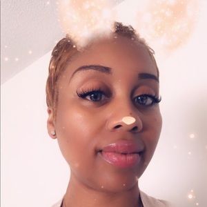 Meet your Posher, Monique